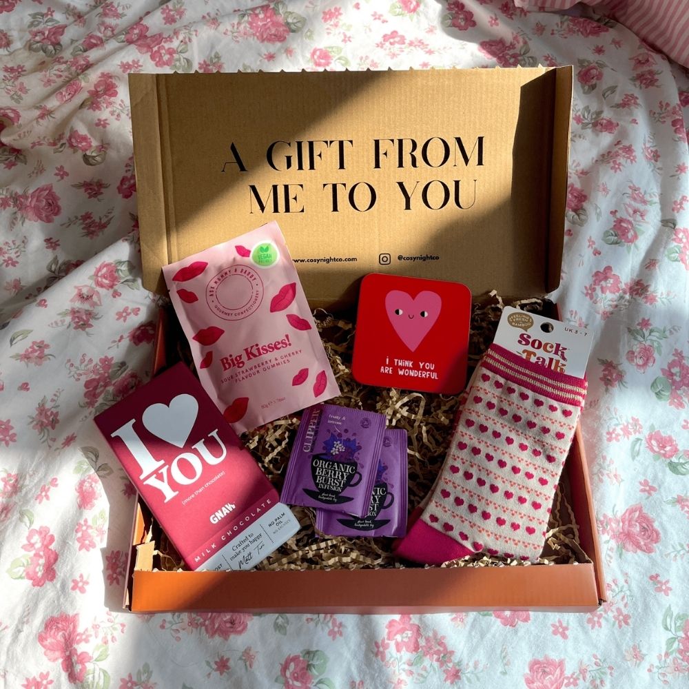 7 Meaningful Ways to Show Your Girlfriend You Care (Without Saying a Word)